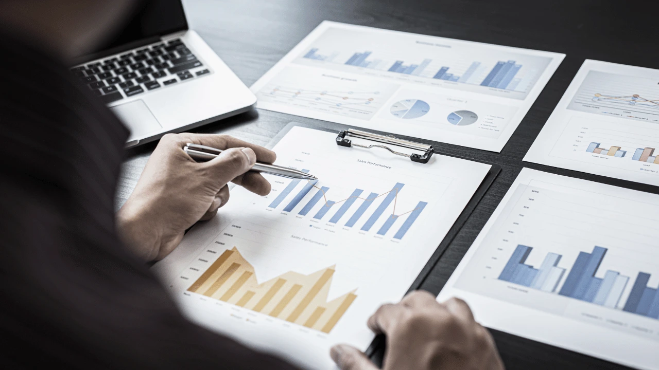 How a Mobile Operator Modernized Its Network Infrastructure with IP Fabric, EVPNVXLAN, and Juniper Apstra How a Mobile Operator Modernized Its Network Infrastructure with IP Fabric, EVPNVXLAN, and Juniper Apstra