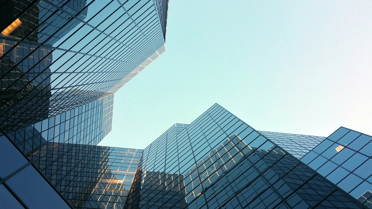 Success Story How a Mobile Operator Modernized Its Network Infrastructure with IP Fabric Success Story How a Mobile Operator Modernized Its Network Infrastructure with IP Fabric
